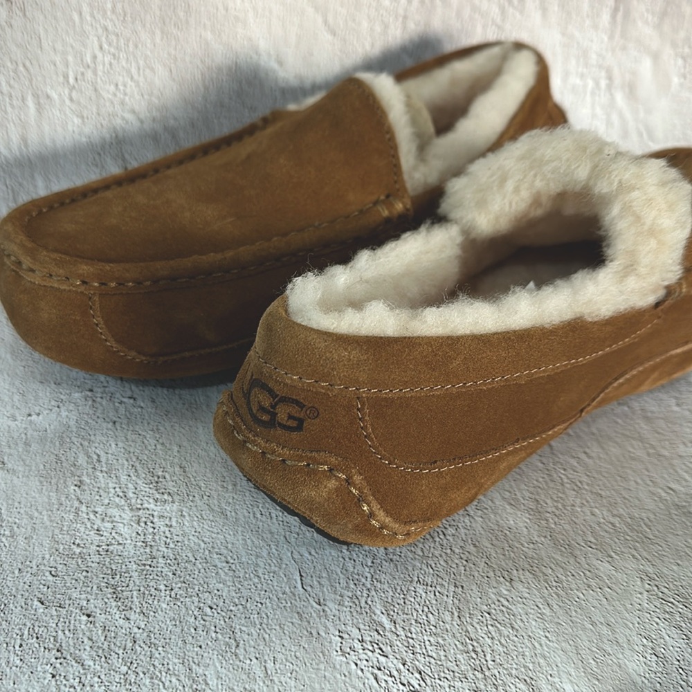 Ugg Mocasines size 7 US